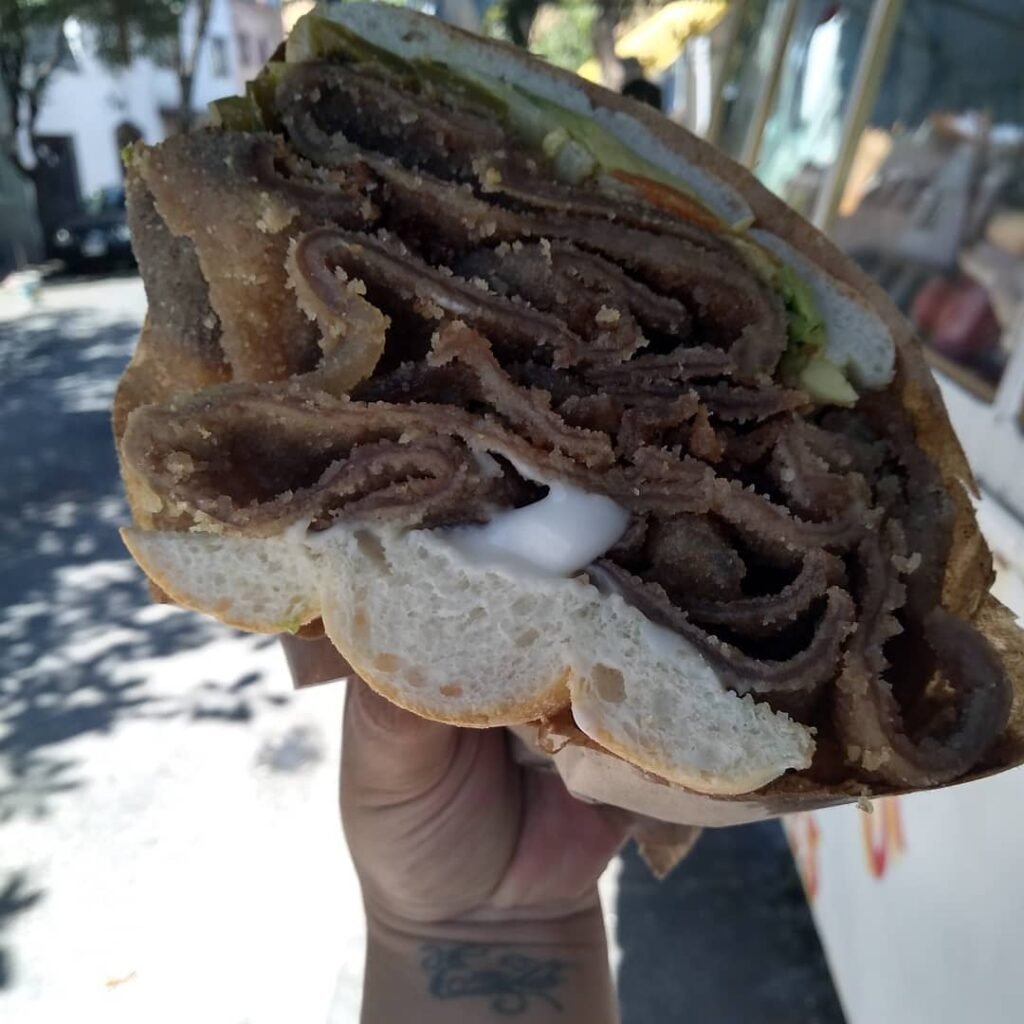 Tortas de Vallejo: disfruta de estas tortas de lengua gigantes