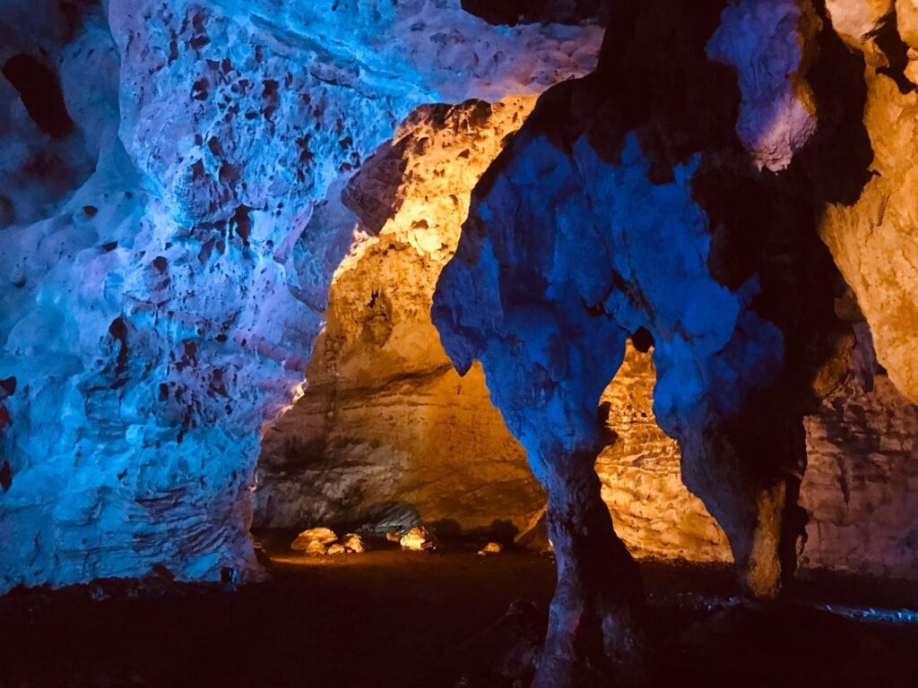 Grutas Karmidas: explora este lugar lleno de estalactitas, estalagmitas y estalagnatos