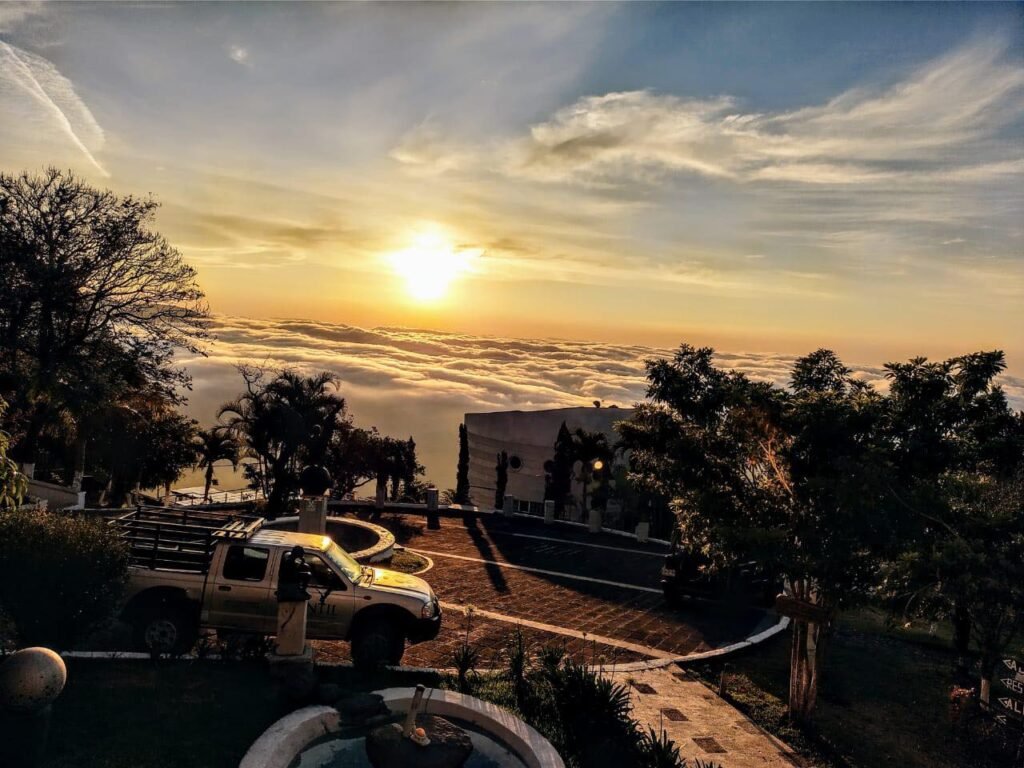 Hotel Cantil, paraíso entre montañas y nubes